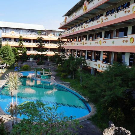 Hotel Surya Indah Batu Malang Exteriör bild