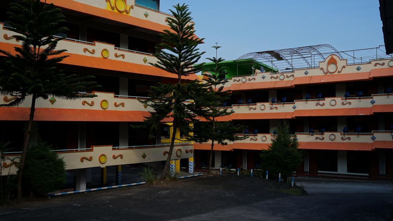 Hotel Surya Indah Batu Malang Exteriör bild