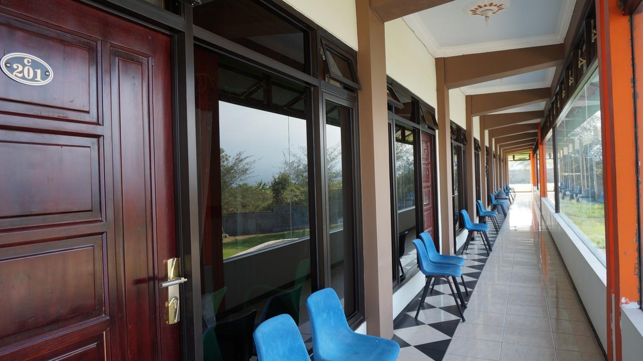 Hotel Surya Indah Batu Malang Exteriör bild