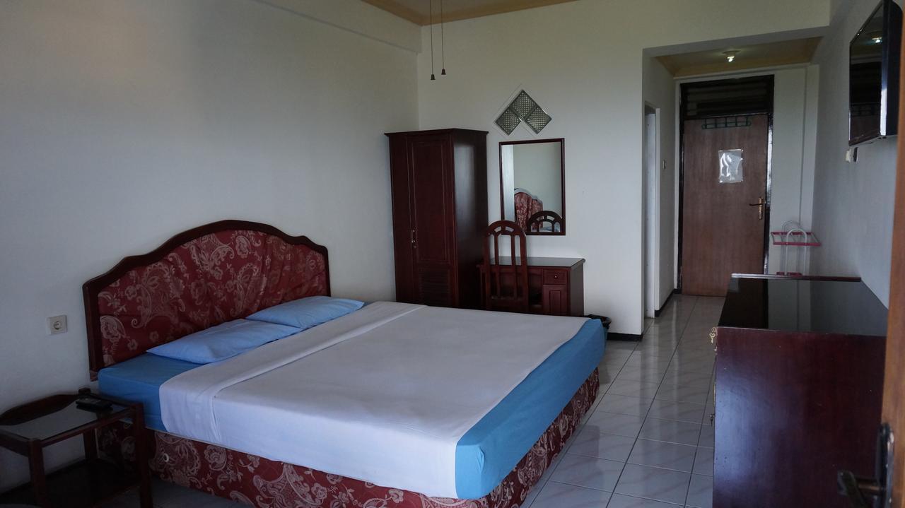 Hotel Surya Indah Batu Malang Exteriör bild