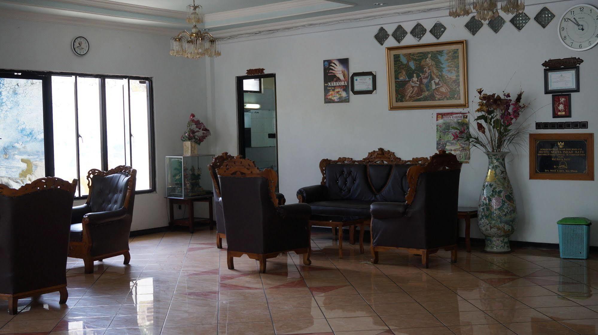 Hotel Surya Indah Batu Malang Exteriör bild