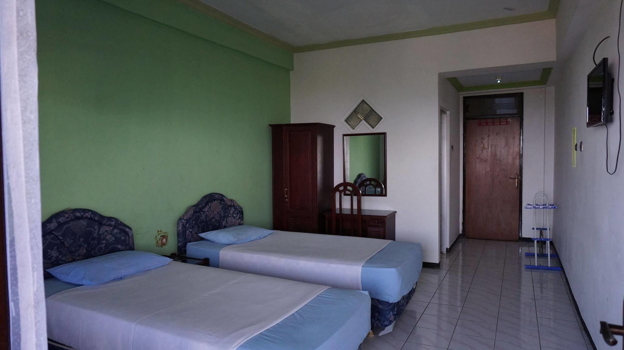 Hotel Surya Indah Batu Malang Exteriör bild