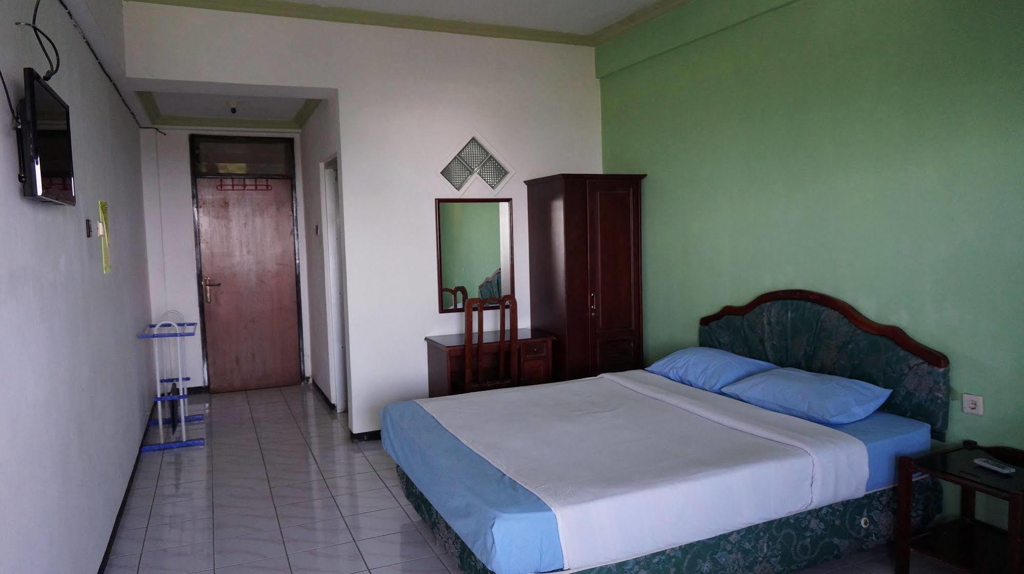 Hotel Surya Indah Batu Malang Exteriör bild