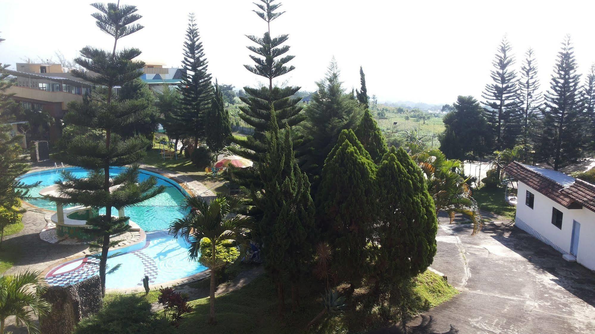 Hotel Surya Indah Batu Malang Exteriör bild