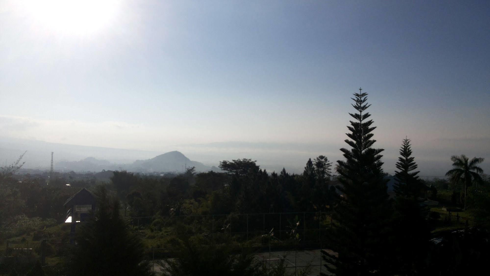 Hotel Surya Indah Batu Malang Exteriör bild
