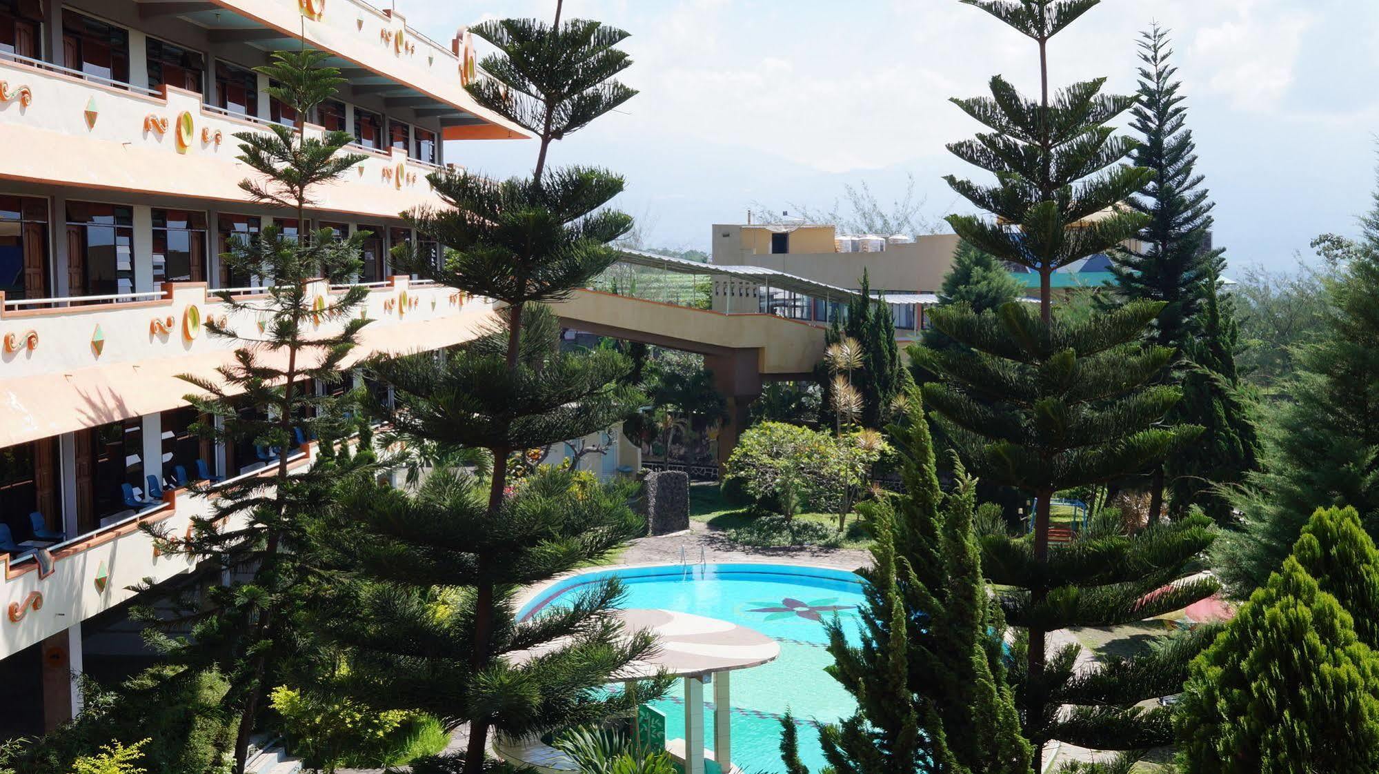 Hotel Surya Indah Batu Malang Exteriör bild