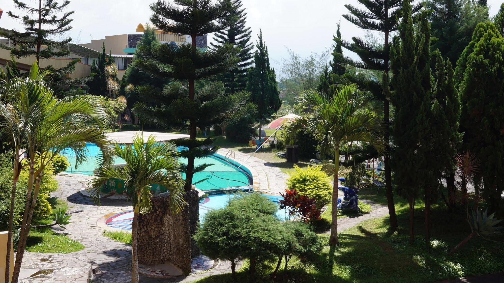 Hotel Surya Indah Batu Malang Exteriör bild
