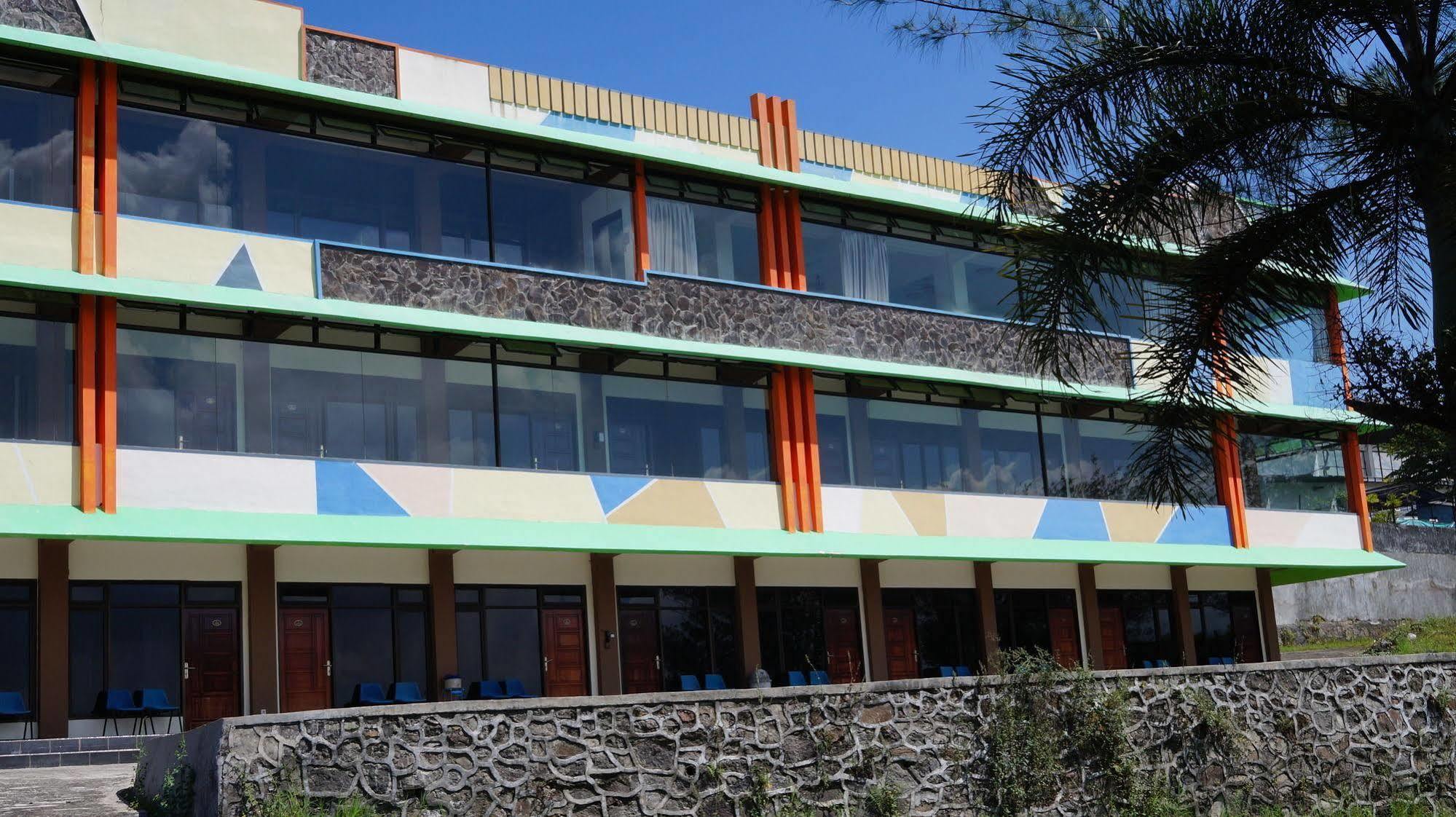 Hotel Surya Indah Batu Malang Exteriör bild