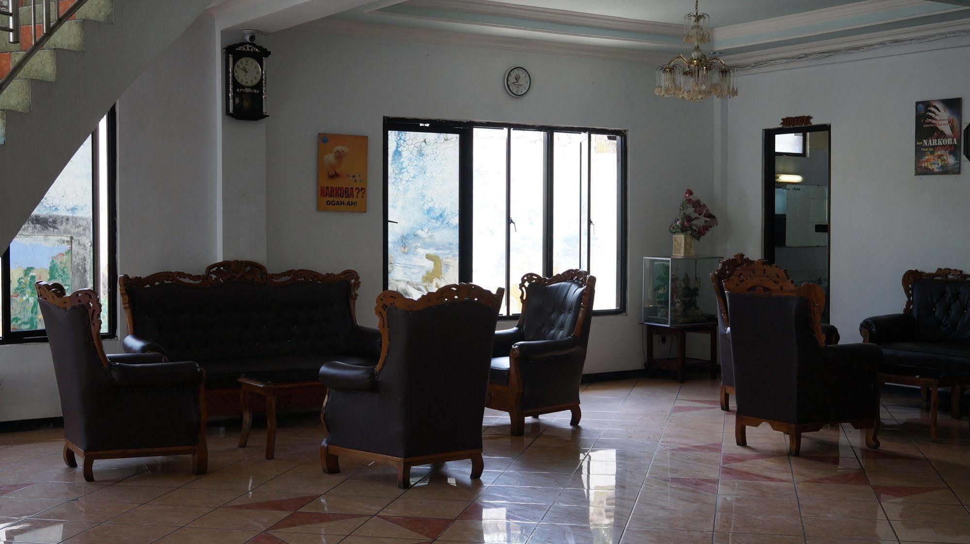 Hotel Surya Indah Batu Malang Exteriör bild