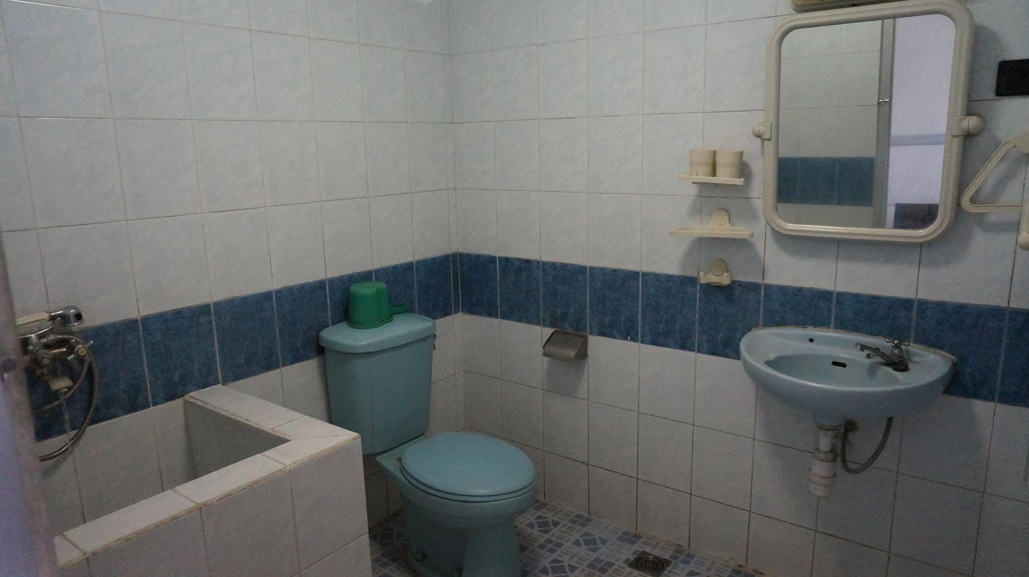 Hotel Surya Indah Batu Malang Exteriör bild