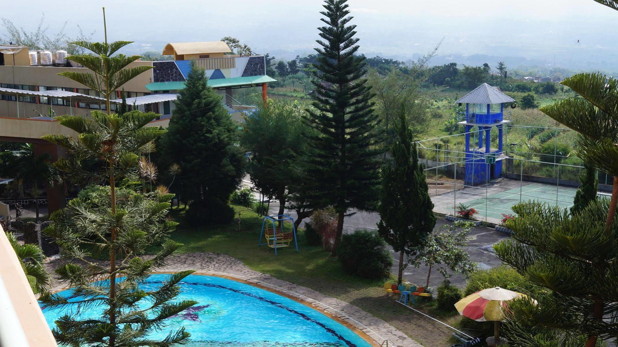 Hotel Surya Indah Batu Malang Exteriör bild