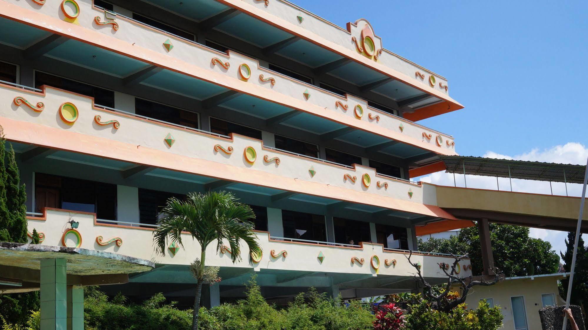 Hotel Surya Indah Batu Malang Exteriör bild